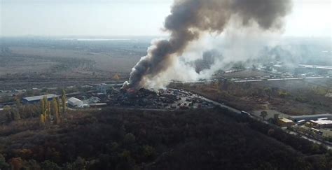 Un Incendiu Puternic A Izbucnit La Un Centru De De Euri Din Chitila