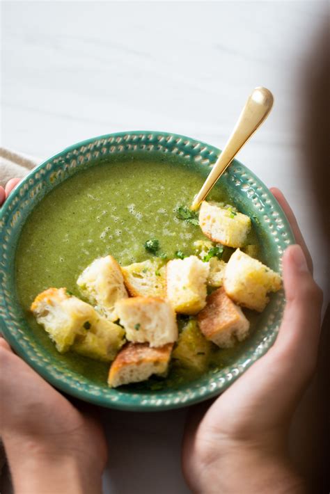 Sopa De Brocoli Y Espinaca Con Crutones Con Cilantro Piloncillo Vainilla