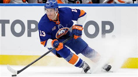 Barzal agrees to 8-year extension with Isles - Newsday