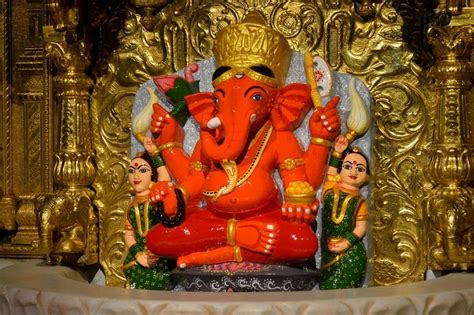 Shree Siddhivinayak Ganapati Temple, Mumbai - TemplePurohit.com