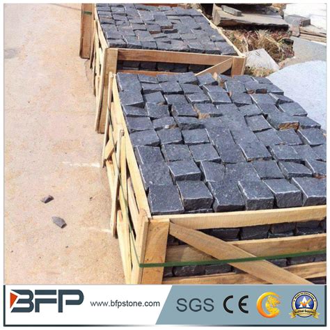 Wholesale Outdoor Natural Split Basalt Cobble Stone China Cube Paving