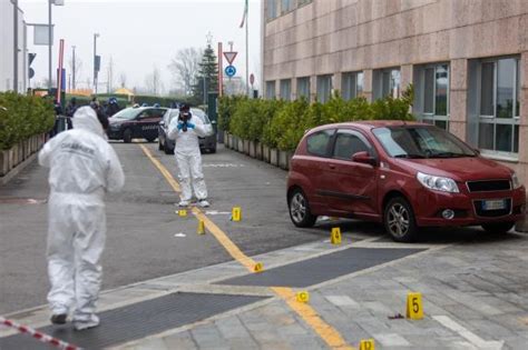 San Donato Milanese Chirurgo Colpito Con Un Machete Nel Parcheggio