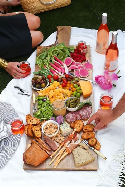 How To Host A Summer Rosé Party