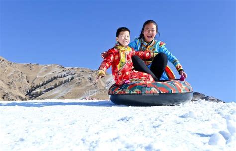 甘肃张掖：冰雪旅游文化节烘热冬季旅游 人民图片网