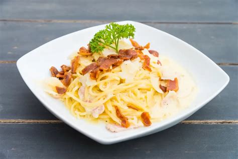 Pasta Carbonara Con Panceta Crujiente Un Almuerzo Italiano Para Recordar