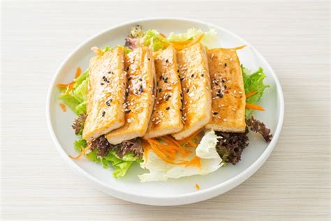 Premium Photo Teriyaki Tofu Salad With Sesame