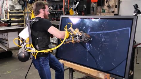 The Hacksmith Builds Doomfist's Powerful Gauntlet From 'Overwatch' and ...