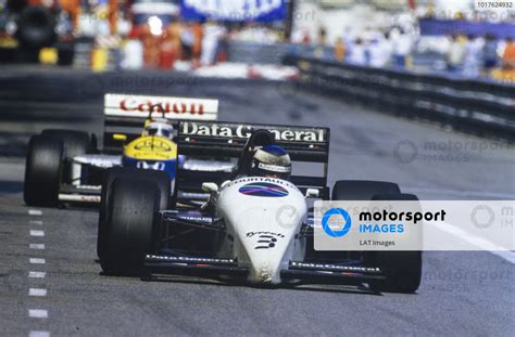 Jonathan Palmer Tyrrell Dg Ford Leads Nelson Piquet Williams