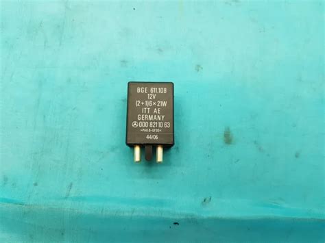 ORIGINAL MERCEDES BENZ W107 R107 W126 W123 Flasher Relay 0008211063