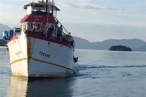 Barco Pesqueiro De Itaja Afunda No Paran Tripulantes O Janel O