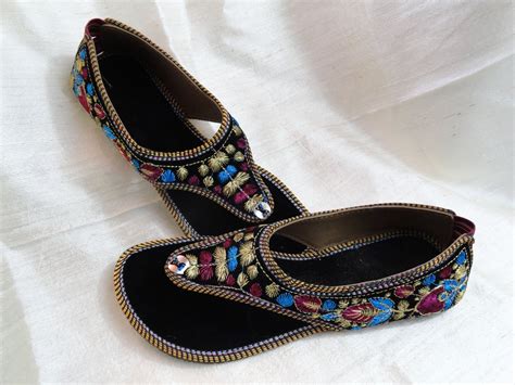 Handmade, hand embroidered women's shoes. Indian Leather Punjabi shoe ...