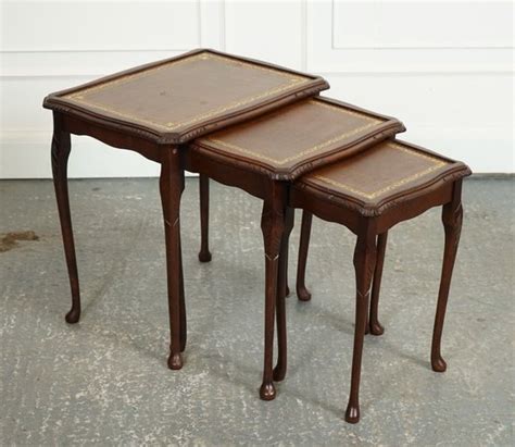 Tables Gigognes Queen Anne Vintage Avec Pieds Et Plateau En Cuir Marron