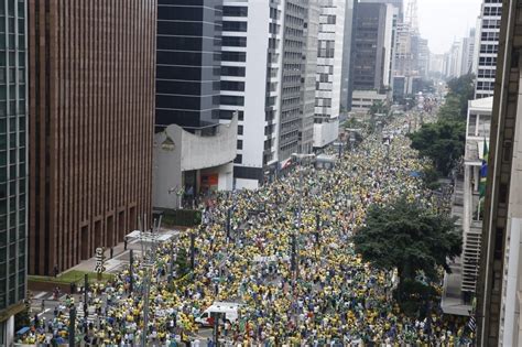 Brasil tem maior manifestação contra Dilma 13 03 2016 UOL Notícias