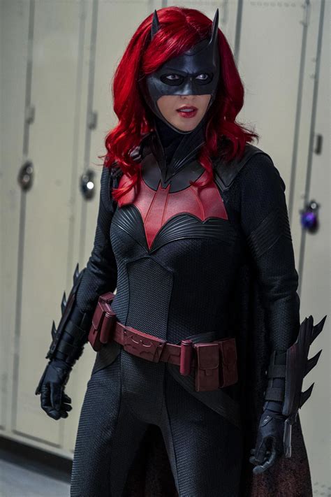 Photos First Black ‘batwoman Gets New Batsuit For Season 2 R