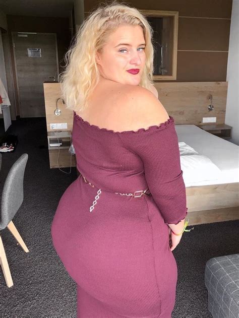 Pin On Stylish Curvy Ladies