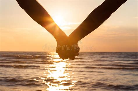 Couple Holding Hands At Beach Royalty Free Stock Photography Stock