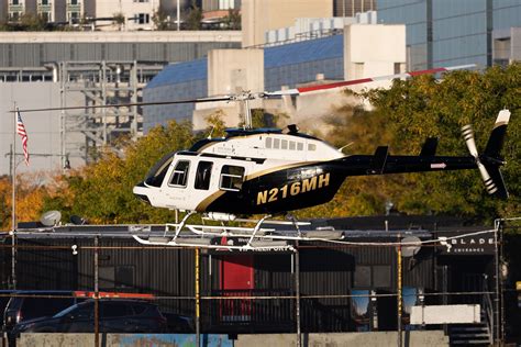 Tourist helicopter crashes in Hudson River in New York City, all 6 on