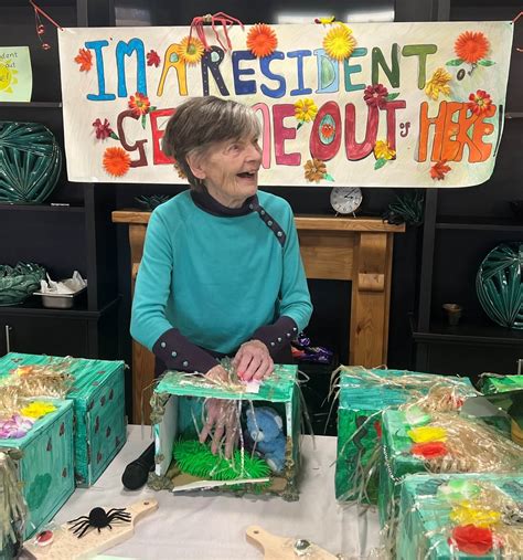 Celebrity Home Care 60 Photos - Moonagedaydream.film