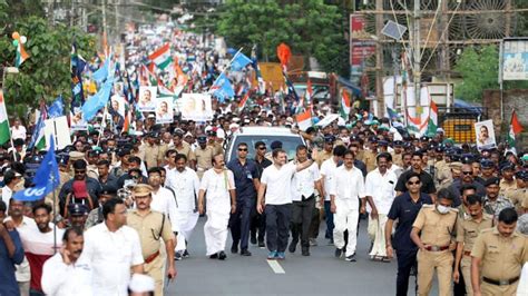 Rahul Gandhi S Bharat Jodo Yatra Draws Huge Crowd In Kerala India