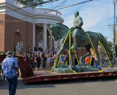 The Infamous Charlottesville Statue Of Robert E Lee Has Been Removed