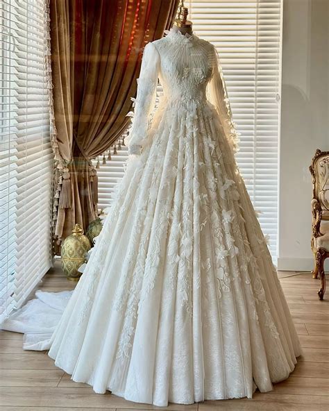 Muslim Long Sleeve Wedding Dresses For Arabic Bride 2025 High Neck Lace