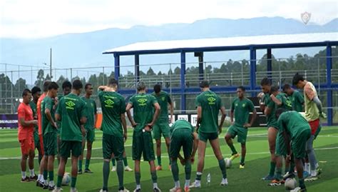 Vídeo Time sub 18 do Fluminense se prepara visando vaga na final de