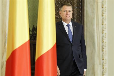 Klaus Iohannis a semnat decretul Ce se întâmplă cu drapelul României