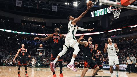 Giannis Antetokounmpo Dominates Damian Lillard Struggles In Bucks Win Over Bulls