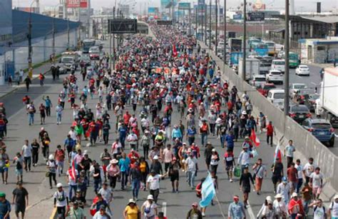Tensión y despliegue policial frente a paro de transporte en Perú Noticias Prensa Latina