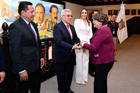 Gobernadora Delfina Gómez Álvarez toma protesta a nuevos integrantes