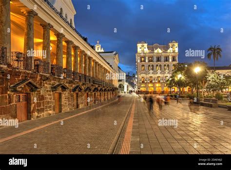 Night scene of Plaza Grande (Plaza de la Independencia) in Quito ...