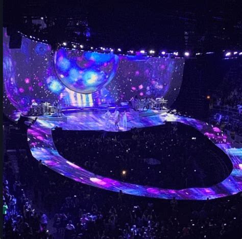 Ariana Grande Sweetener World Tour Stage