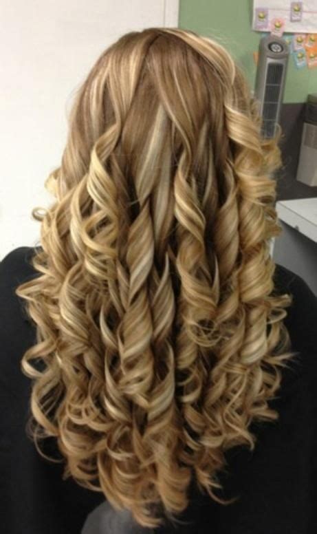 Dirty Blonde Curls Beautiful With Her Highlights Needs To Fun Her