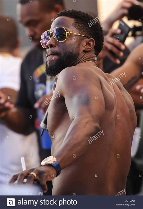 Kevin Hart Shirtless