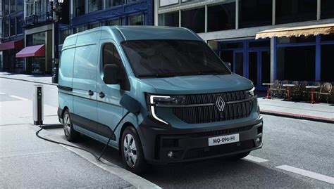 Nowy Renault Master E Tech 2024 Aż 460 kilometrów zasięgu będzie też