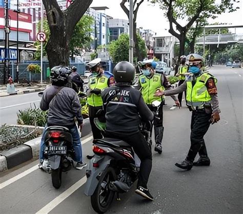 Video Viral Pemotor Tak Pakai Helm Menghilang Saat Mau Dipergok