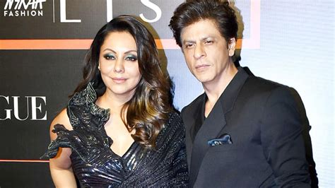 Shah Rukh Khan helps wife Gauri Khan at The Vogue X event, holds her ...