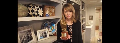 Vidéo Taylor Swift reçoit le NME Award de la meilleure artiste