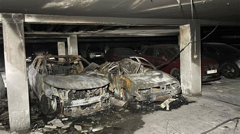 Un Incendio Calcina Dos Coches En El Garaje De Un Edificio De Pontedeume