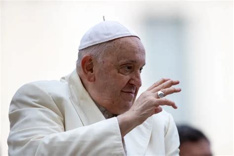 Pope Francis Allows Priests To Bless Same Sex Couples