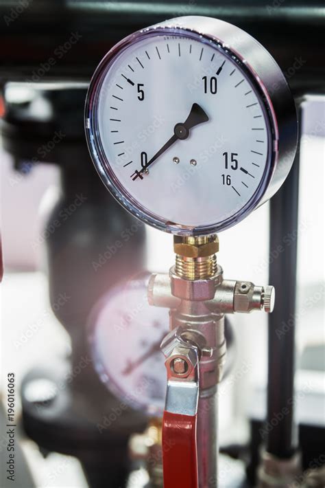 Pressure Gauge For Measuring Installed In Water Or Gas Systems Focus