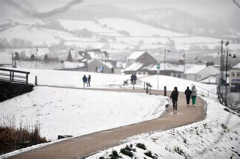 Snow in Wales pictures as people enjoy late blast of wintry weather - Wales Online