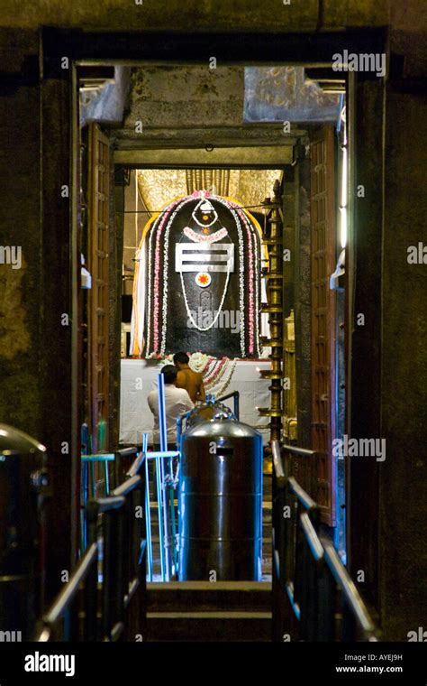 Brihadeeswarar Temple Lingam