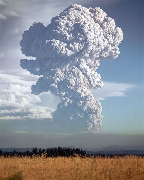 Never Before Shared Photo Of Mount St Helens Captures Dramatic