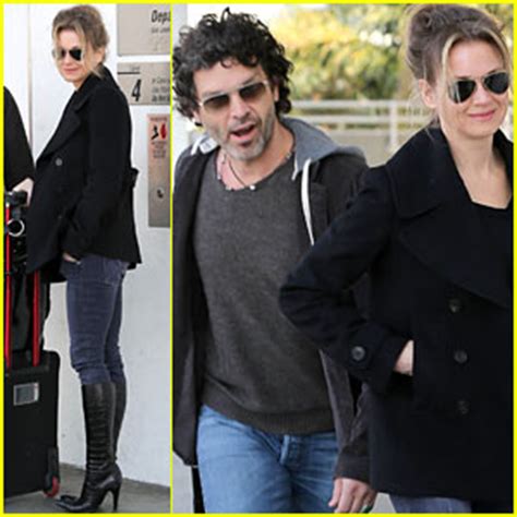 Renee Zellweger Departs LAX After ‘Chicago’ Cast Oscar News | Doyle ...