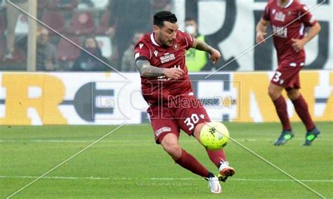 La Reggina Torna In Vita E Stende Il Crotone Al Granillo La Risolve