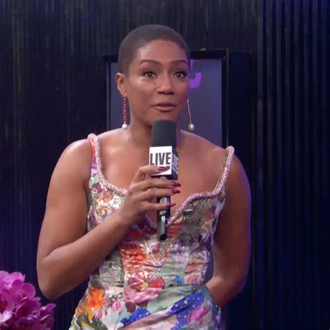 Tiffany Haddish Is "Crying" on the People's Choice Awards Red Carpet ...