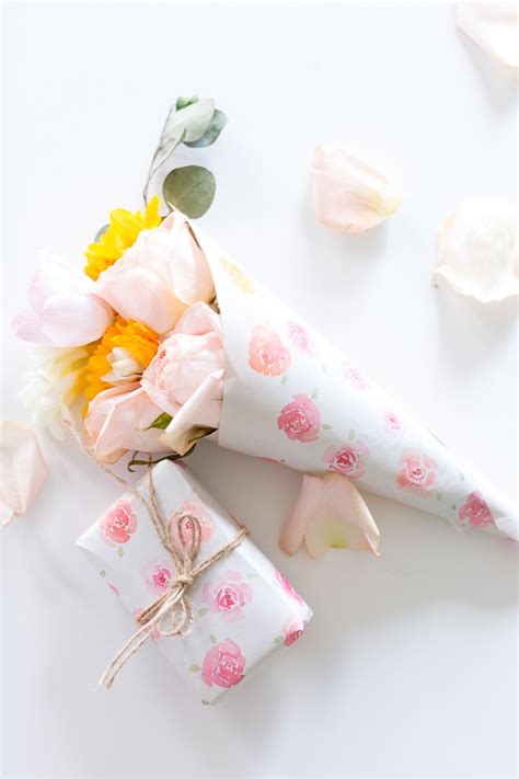 DIY: Floral Wrapping Paper - Bonjour Bliss Roxanne West