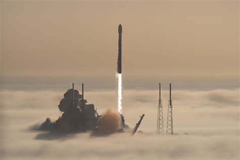 Go4Liftoff Falcon 9 Block 5 Starlink Group 4 1