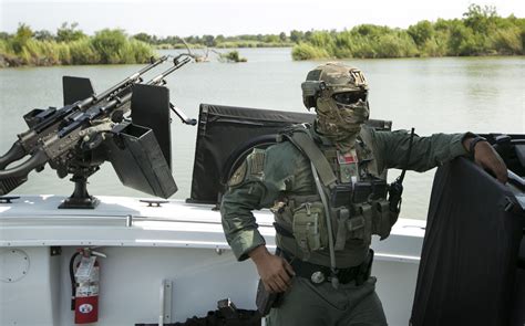 Texas DPS State Trooper Patrolling the Rio Grande [1700 x 1061 ...